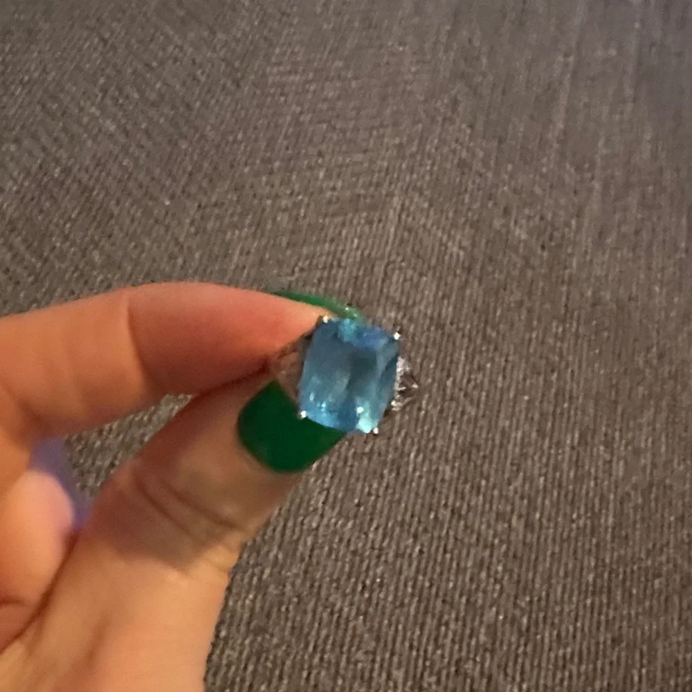 Cushion 3 karat Swiss Blue Topaz, 10K White Gold Ring. - Picture 3 of 8